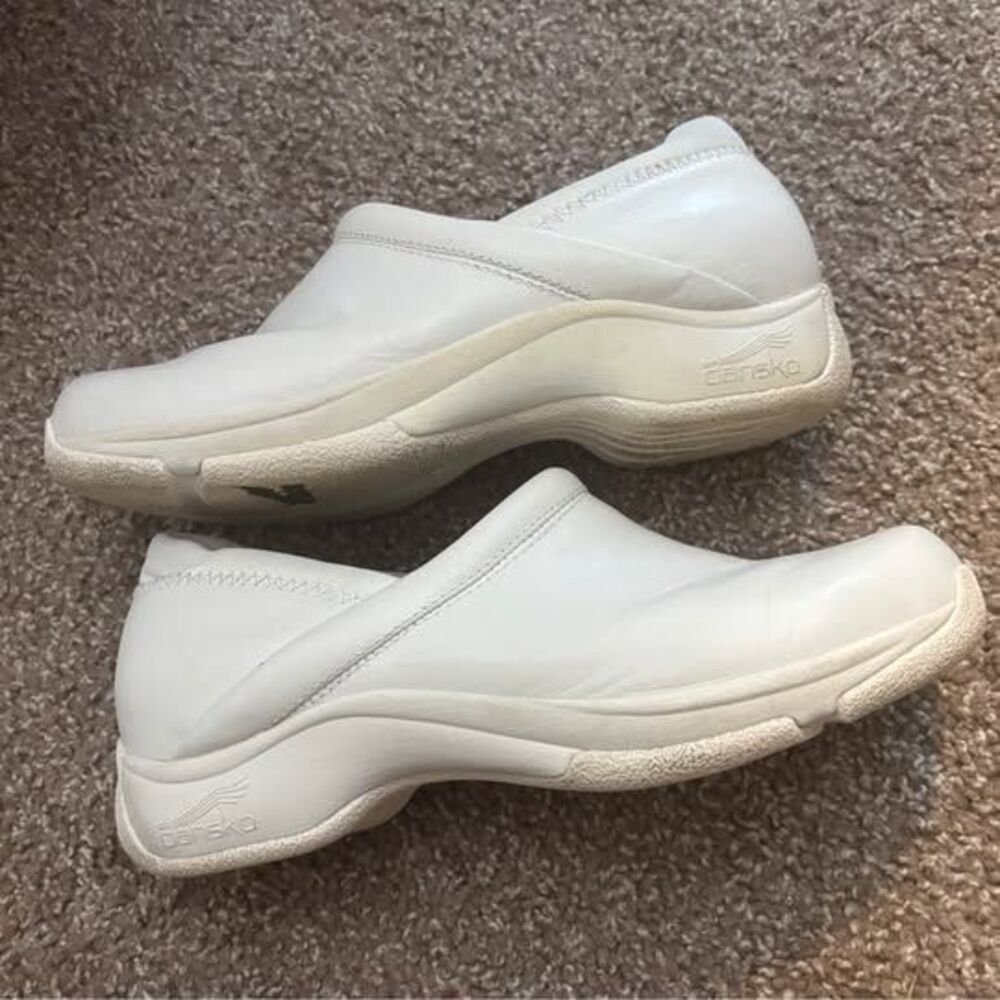 Women’s (size 8.5) Dansko White Leather Comfort Clogs - no flaws!